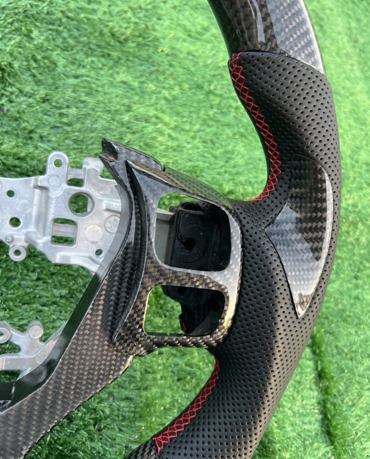 Lexus 2014+ Carbon Fiber Steering Wheel Black/Red